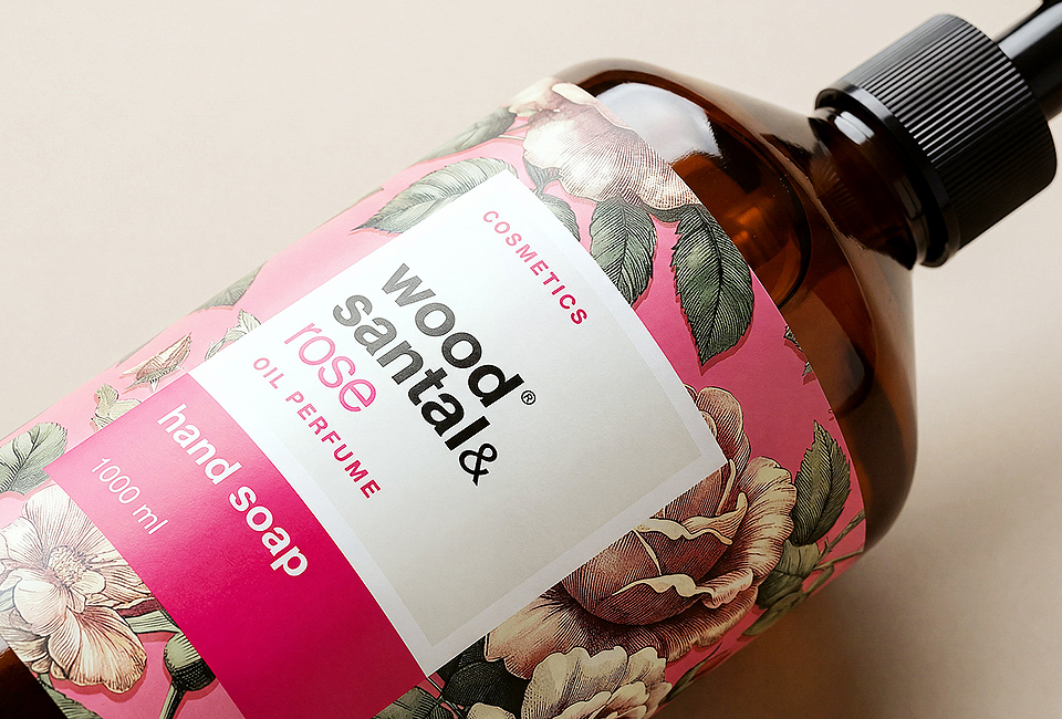 Verpackungsdesign mit floralen Illustrationen für Flüssigseifen